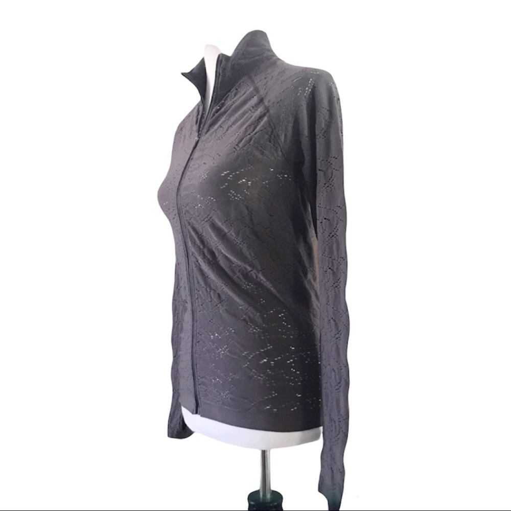 Fabletics Gray Thumbhole Sleeve Performance Athletic Zip Jacket Medium